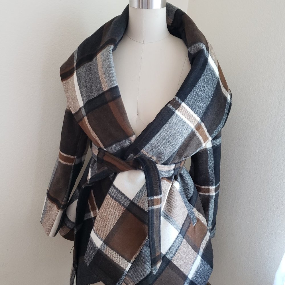 Chicwish Women's Turn Shawl Collar Black Brown